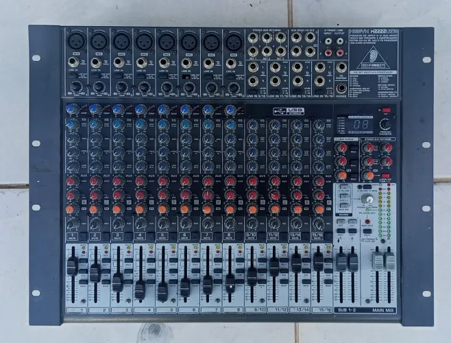 Mesa de som Beringuer x2222usb