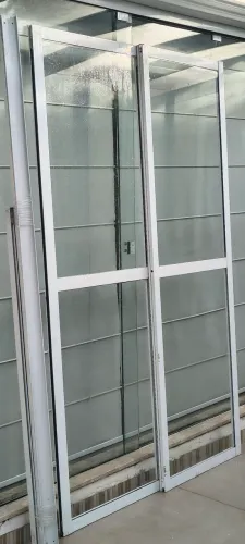 Porta de Alumínio Branco com Vidro -1,37×2,19