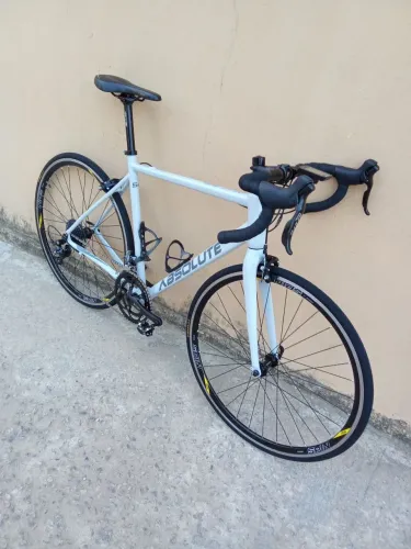 Vendo absolute wild road tamanho 54 mais detalhes da bike chama no WhatsApp *89?