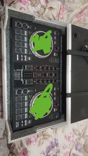 Vendo essa controladora ddj sb3 conservada leia!!!