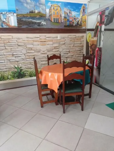 Conjunto cadeiras e mesas