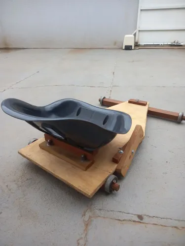 Carrinho de rolimã com cockpit 