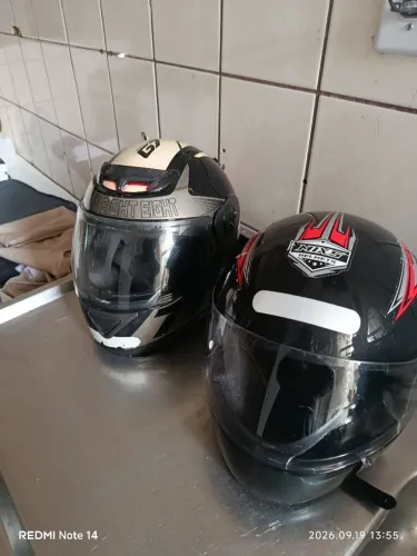 Dois Capacetes Usados Bom