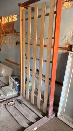 Vende se cama de madeira sem colchão