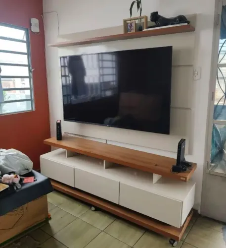 Rack para TV até 72 polegadas l OFF White e freijó 180 cm l Retirada imediata