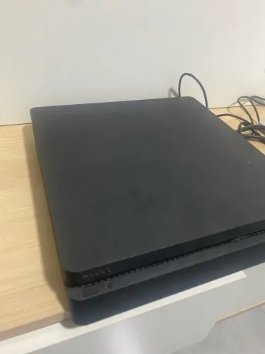 PS4 Slim (PlayStation 4)