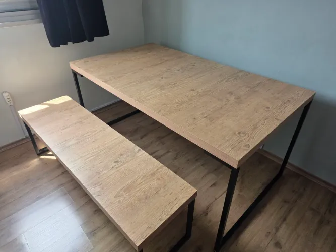 Mesa de madeira modelo industrial 1.60 x 0.90 pouco uso.
