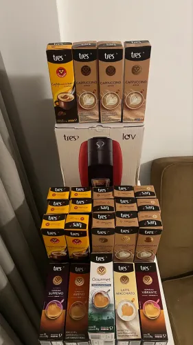 CAFETEIRA TRÊS CORAÇÕES LOV NOVA + 10 CAIXAS DE CÁPSULAS
