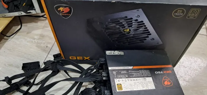 Fonte modular gamer cougar 750 80 plus gold