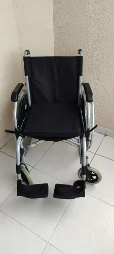 Vendo Cadeira de Rodas Dellamed 