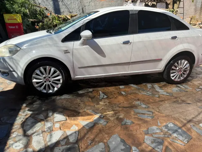 Fiat Linea Absolute 1.9/1.8 Flex Dualogic 4P 2012