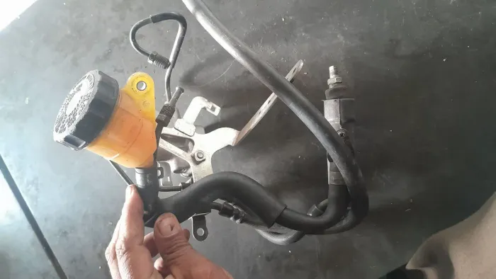 Sistema de freio traseiro da hornet 