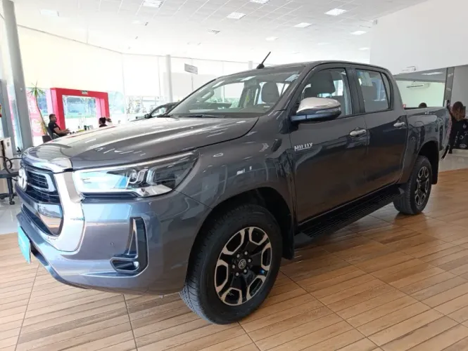 Toyota Hilux CD SRV 4X4 2.8 TDI Diesel Aut. 2025