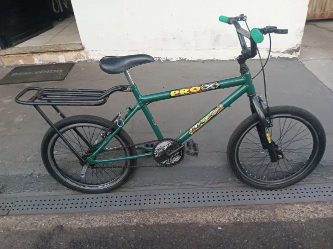 Vendo bicicleta aro 20. Não entrego retirar no bairro Jardim Holanda