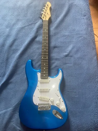 Guitarra stratocaster linda 