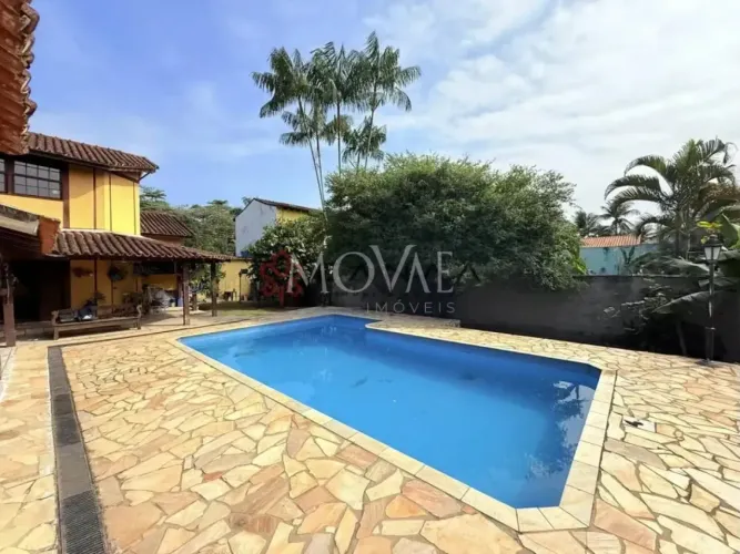 Oportunidade Única em Paraty/RJ - Imóvel com 2 Residências, Ponto Comercial e Amplo Terren