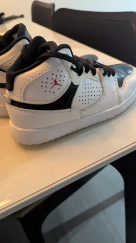 Tênis Nike Jordan tamanho 31