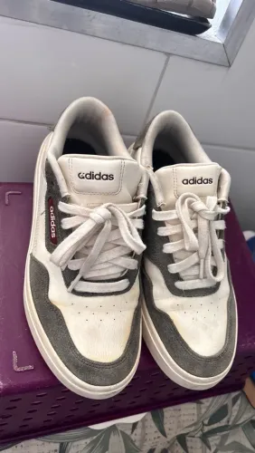 Tênis adidas