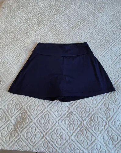 Short saia de ginástica. Tamanho P a R$ 15,00.