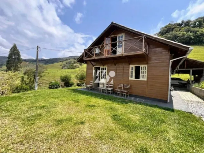 Sítio - Casa c/ 3 quartos e galpão na cidade de Rancho Queimado/SC - mrt