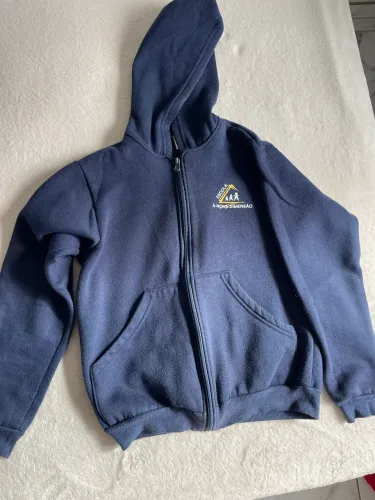 Vendo uniforme escolar A nova Dimensão