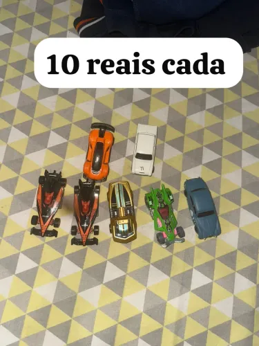 Carrinhos em miniatura a maioria é hot wheels ( leia a descrição)