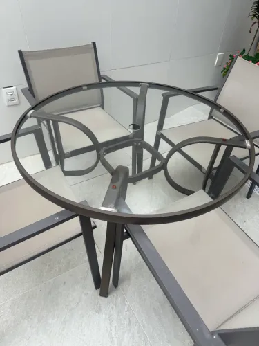 Conjunto de Mesa, Cadeiras e Espreguiçadeira