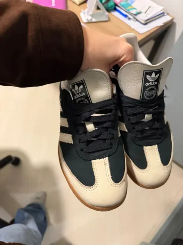 Vendo tênis adidas samba preto e branco, tamanho 35, novo
