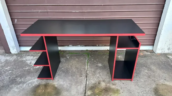 Mesa Gamer Escrivaninha Notável Móveis Preta e Vermelha em Excelente Estado
