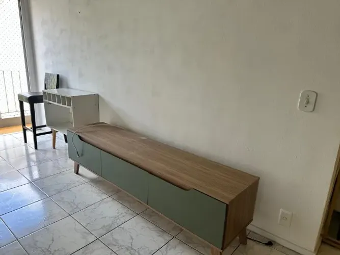 Rack para TV Acabamento Amadeirado/Verde 2 Portas 1 Gaveta 1,80cm
