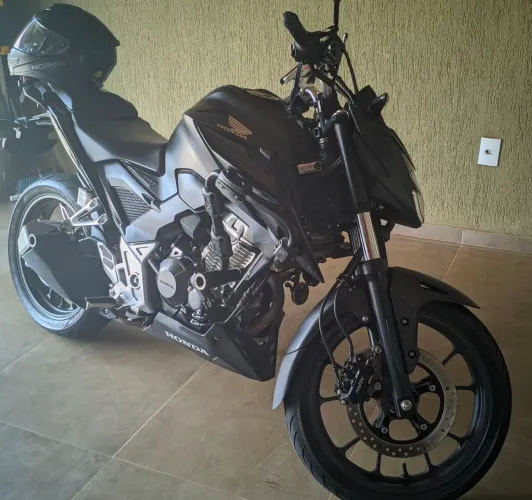 CB300f impecável