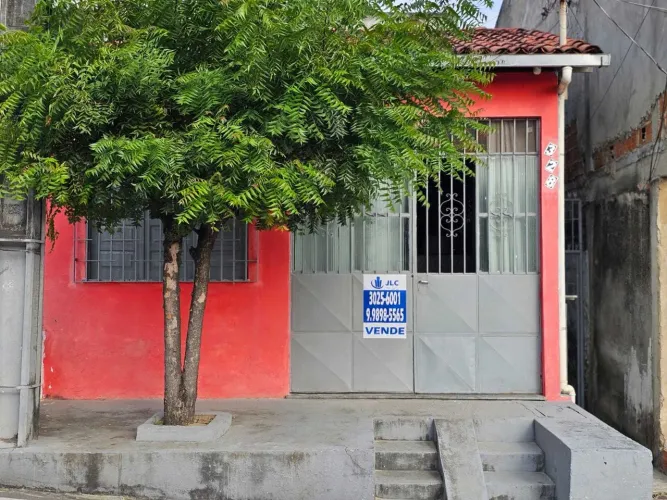 Imóvel com 3 casas no mesmo terreno [7824]