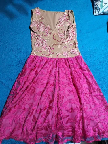 Vende-se vestido novo em pedraria