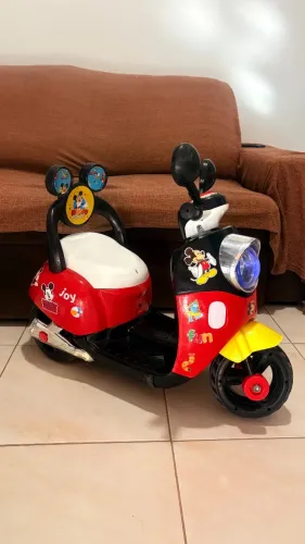 Lambreta/Moto elétrica do Mickey
