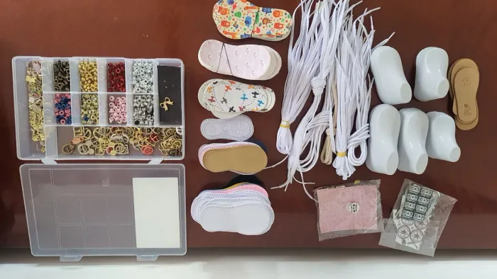 Kit para confecção de sapatinho de crochê / bebê 
