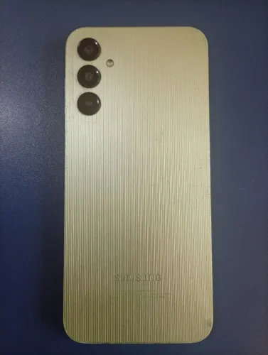 Galaxy A14 28g ,capa ,carregador, tela trincada . Funcionando normalmente . 