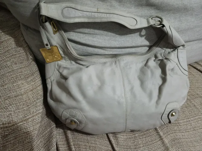 Belíssimo bolsa couro e cia 