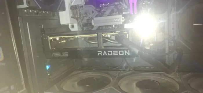RX 9060XT 16GB (GARANTIA ATÉ 11/28)
