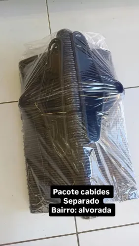 Cabide elegante com cavas 100un.