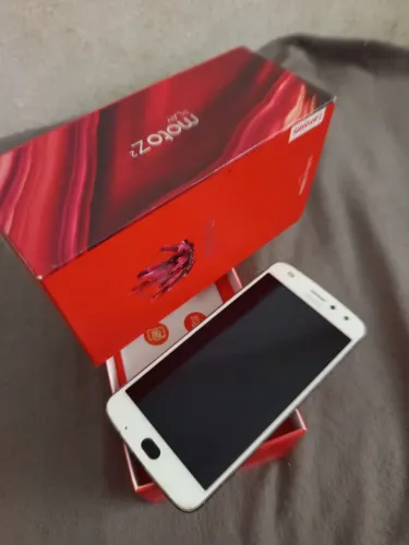 Moto Z2 com projetor
