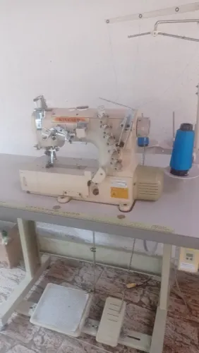 Maquina Galoneira de cinco fios