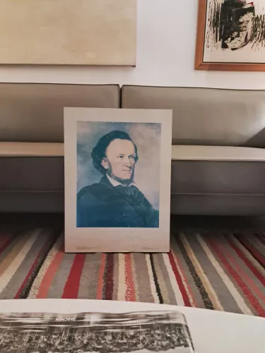 Quadro compositor Richard Wagner 65x47cm grande com manchas apenas na parte branca