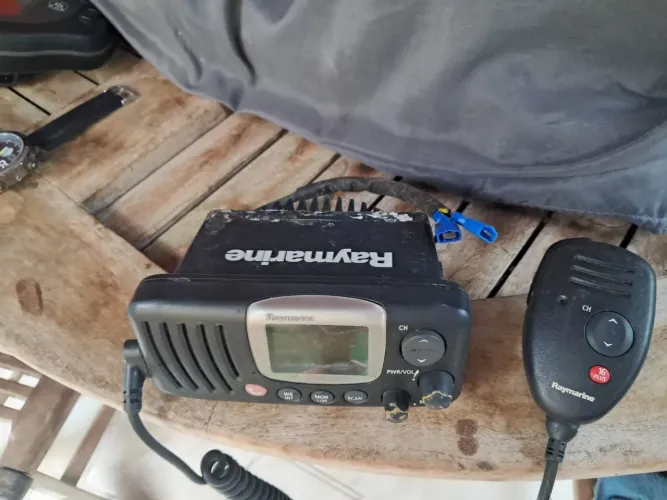 Rádio VHF Raymarine 