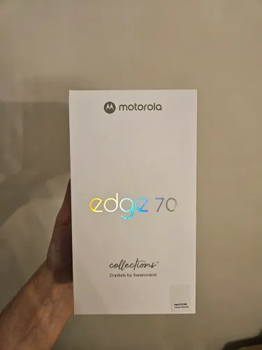 Celular Motorola Edge 70 com cristais Swarovski