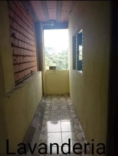 Aluga se casa 3 cômodos