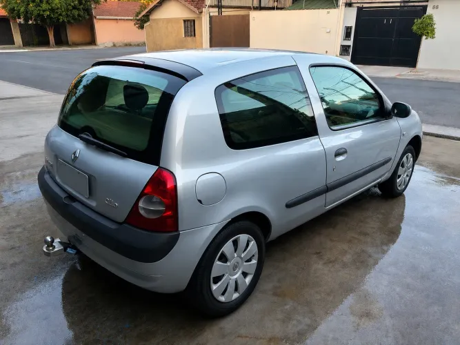 Renault Clio Expression 1.0/1.0 Hi-power 16V 3P 2004