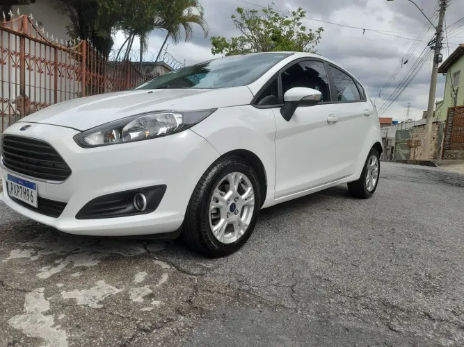 Ford Fiesta 1.6 16V Flex Aut. 5P 2016