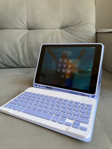 iPad 6º geração com capa com teclado