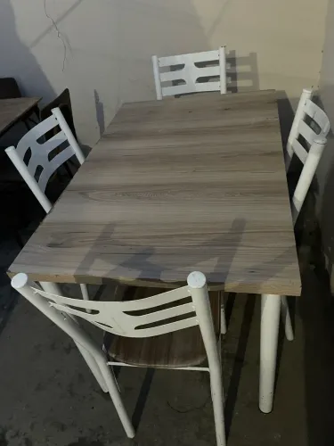Mesa com 4 cadeiras