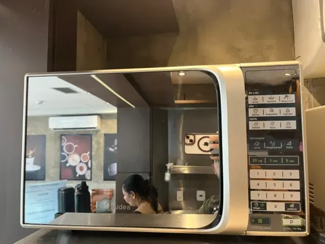 Micro-ondas 31lts 1550W Midea espelhado